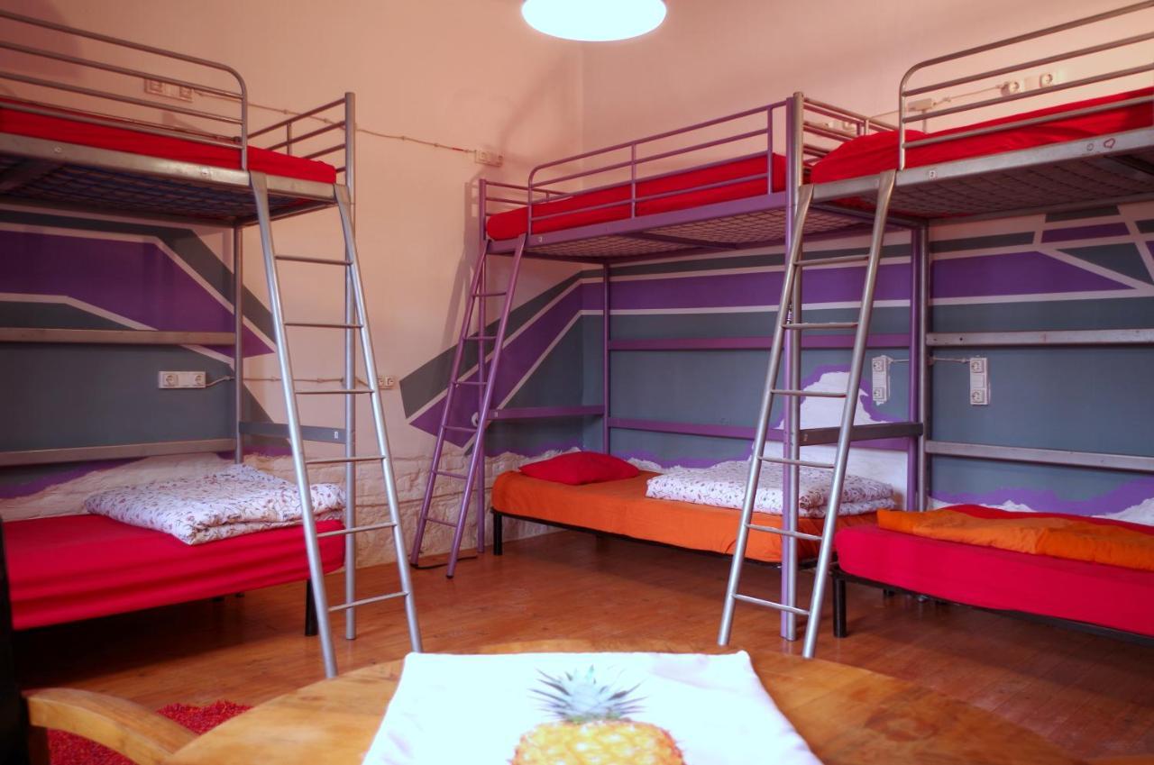 Ananas Hostel Печ Екстер'єр фото